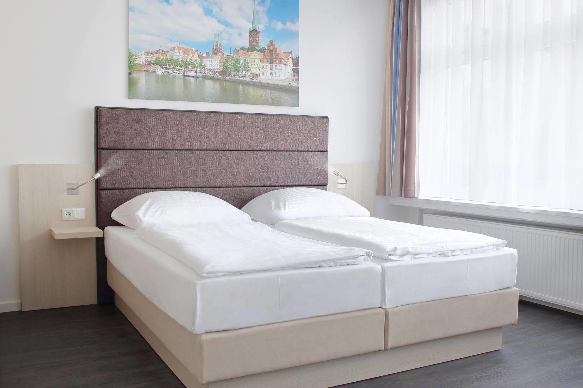 Viva Hotel Luebeck Bagian luar foto